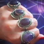 Anel de Ametista – Proteção, Intuição e Serenidade Espiritual